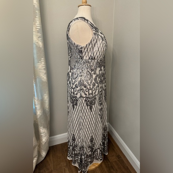 Plus Sequin Dress 🖤 - Picture 7 of 11